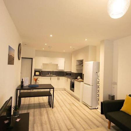 Luxe Living City Apartment - Beach, Wifi, Parking سوانسي المظهر الخارجي الصورة