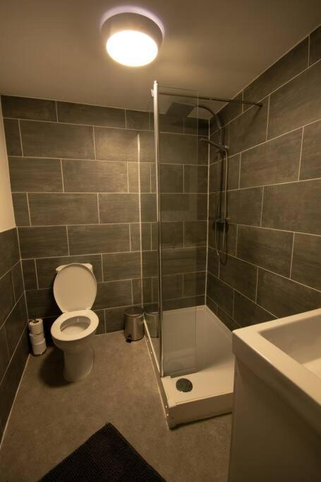 Luxe Living City Apartment - Beach, Wifi, Parking سوانسي المظهر الخارجي الصورة